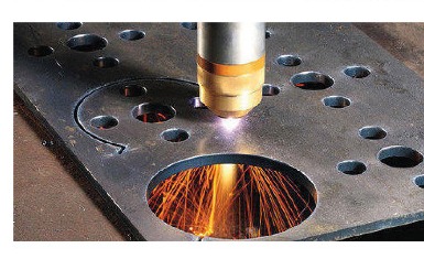 Plasma cutting in a metal plate